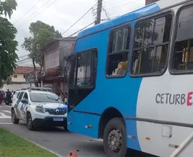Imagem ilustrativa da imagem Ônibus é atacado na Serra após operação policial