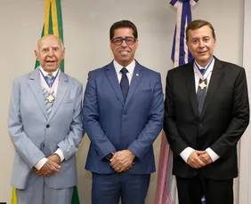 Imagem ilustrativa da imagem Presidente do Google recebe Comenda Domingos Martins na Assembleia
