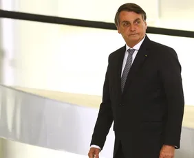 Imagem ilustrativa da imagem Bolsonaro tem boa evolução após cirurgia e deve ter alta na segunda, diz médico