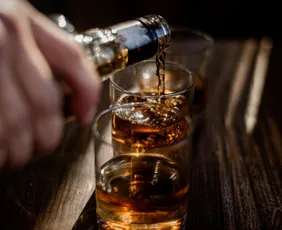 Imagem ilustrativa da imagem Onde denunciar suspeita de bebidas adulteradas