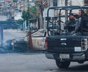 Imagem ilustrativa da imagem Criminosos do ES pagam até R$ 100 mil por mês para se esconder em favelas do RJ