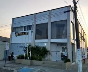 Imagem ilustrativa da imagem Homem se entrega à equipe da Guarda durante prisão de mulher em Linhares