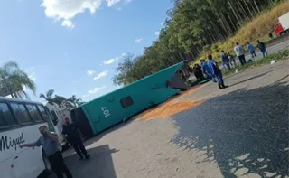 Imagem ilustrativa da imagem Colisão entre ônibus na BR-040 deixa 4 mortos em MG