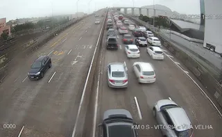 Imagem ilustrativa da imagem Acidente interdita trânsito nos acessos da Terceira Ponte em Vila Velha
