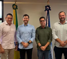 Imagem ilustrativa da imagem Arnaldinho se reúne com Da Vitória e Marcelo Santos