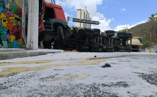 Imagem ilustrativa da imagem Saiba como está a situação na Curva do Saldanha após carreta tombar