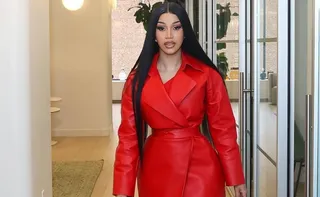 Imagem ilustrativa da imagem Mãe de três, Cardi B. revela que quer ter mais filhos para ser cuidada na velhice