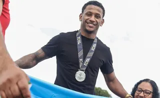 Imagem ilustrativa da imagem VÍDEO | Medalhista no boxe, Yuri Falcão é recebido com carreata em retorno ao ES