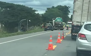 Imagem ilustrativa da imagem Ciclista morre após ser atropelado por caminhão na BR-101 em Linhares