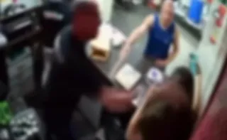 Imagem ilustrativa da imagem Dono de pizzaria é preso após agredir a filha no estabelecimento em Vitória
