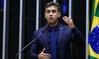 Imagem ilustrativa da imagem 'Colocaram cinco argentinos para julgar Pelé', diz Nikolas sobre julgamento no STF