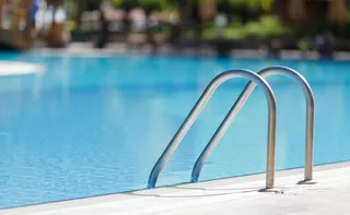 Imagem ilustrativa da imagem Menino de 2 anos morre afogado na piscina durante churrasco no Sul do ES