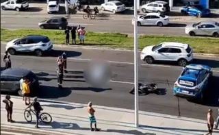 Imagem ilustrativa da imagem Motociclista é morto após ser atingido por caminhão em Cariacica