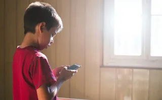 Imagem ilustrativa da imagem O que muda para pais e filhos com novas regras de redes sociais