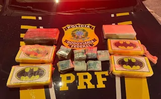 Imagem ilustrativa da imagem PRF apreende cocaína com símbolo do Batman e mais de R$ 15 mil na BR-101 no ES