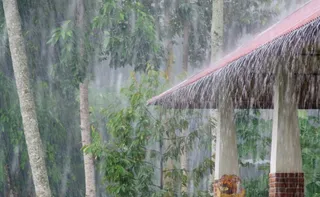 Imagem ilustrativa da imagem Semana deve começar com chuva em 22 municípios do ES, alerta Inmet