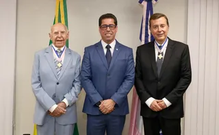 Imagem ilustrativa da imagem Presidente do Google recebe Comenda Domingos Martins na Assembleia
