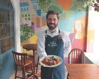 Imagem ilustrativa da imagem Aprenda a fazer ravióli de queijo com molho de tomate e manjericão