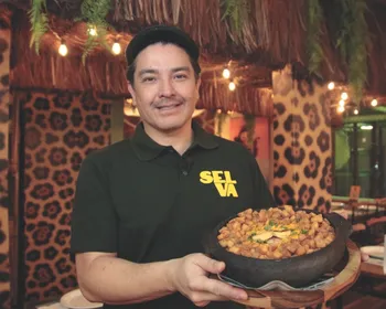 Imagem ilustrativa da imagem Camarão Capixaba: arroz cremoso que une moqueca e banana