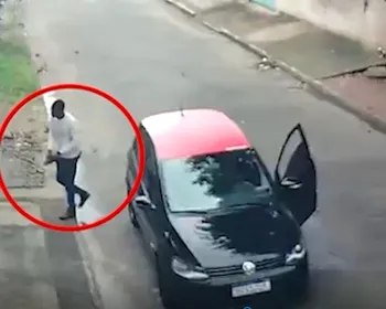 Imagem ilustrativa da imagem Homem tem carro roubado ao sair da garagem de casa na Serra; veja vídeo