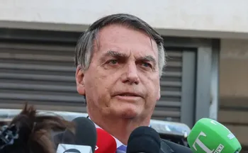 Imagem ilustrativa da imagem Defesa de Bolsonaro pede a Moraes que ex-presidente seja operado no Natal