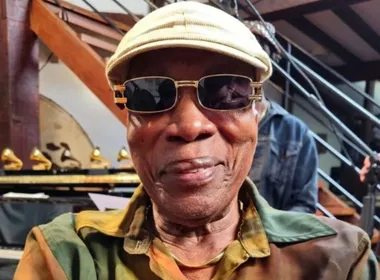 Imagem ilustrativa da imagem Milton Nascimento celebra 83 anos, mostra fotos antigas e é exaltado por artistas
