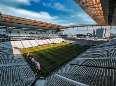 Imagem ilustrativa da imagem Corinthians sofre 4° transfer ban após dívida de R$ 6 milhões por Charles