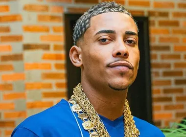 Imagem ilustrativa da imagem Câmeras registram invasão à casa de Poze e cantor manda recado para assaltantes