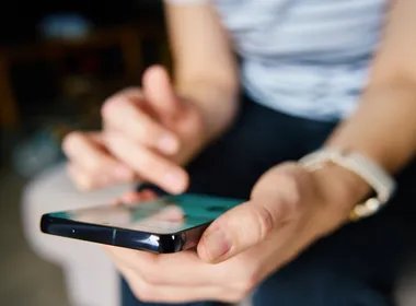 Imagem ilustrativa da imagem Veja dicas para proteger seu celular de golpes virtuais no carnaval