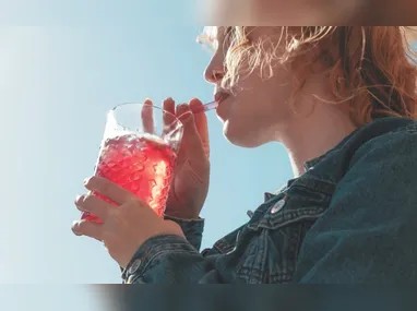 Imagem ilustrativa da imagem 23,3% dos consumidores costumam comprar bebidas abaixo do preço, diz pesquisa