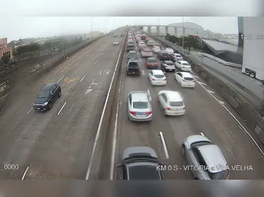 Imagem ilustrativa da imagem Acidente interdita trânsito nos acessos da Terceira Ponte em Vila Velha