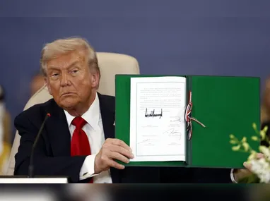 Vídeos divulgados nas redes sociais mostraram o momento do acidente