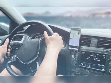 Imagem ilustrativa da imagem Adolescentes são apreendidos transportando drogas em carro de app na BR-101 no ES