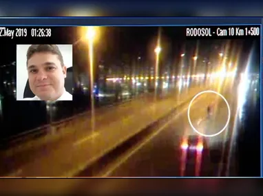 Carros incendiados foram usados como barricadas pelos bandidos. O capixaba Alisson Rocha (destaque), apontado como líder do PCV, está entre os mortos