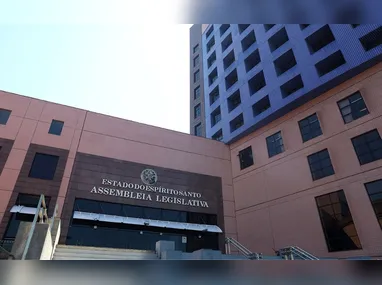 Imagem ilustrativa da imagem Assembleia do ES publica editais de concurso com salários de até R$ 9,3 mil