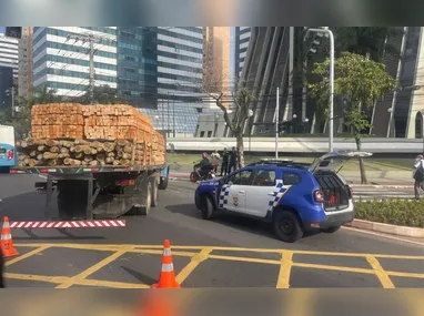 Vias de acesso à Terceira Ponte congestionadas