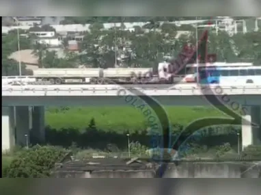 Imagem ilustrativa da imagem Carreta sobe pela contramão na 2ª Ponte e trava trânsito em Vitória