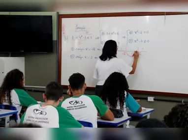 Imagem ilustrativa da imagem Casagrande envia projeto que beneficia profissionais da educação do ES à Assembleia