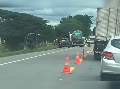 Imagem ilustrativa da imagem Ciclista morre após ser atropelado por caminhão na BR-101 em Linhares