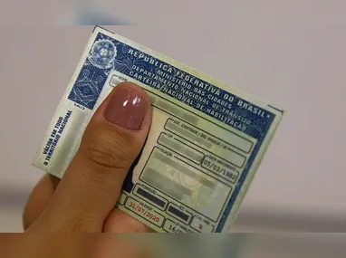 Imagem ilustrativa da imagem Renovação automática de CNH beneficia 300 mil brasileiros na primeira semana