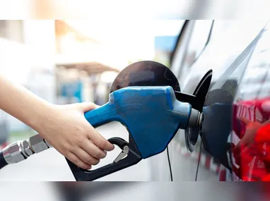 Imagem ilustrativa da imagem Preço da gasolina cai nas refinarias, mas fica mais cara para os motoristas