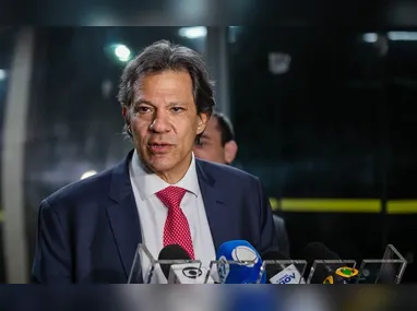 Imagem ilustrativa da imagem Haddad diz que só 'lavagem cerebral coletiva' explica empate de Lula e Flávio