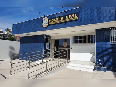 Imagem ilustrativa da imagem Jovem é ferido com golpes de machado após defender a mãe de agressões em Cariacica