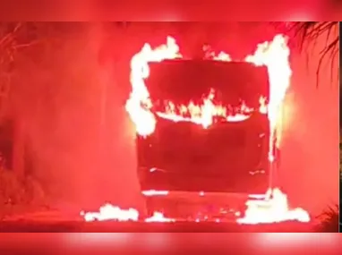 Imagem ilustrativa da imagem Mais um ônibus é incendiado após suspeito morrer em confronto com a PM na Serra