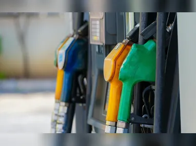 Imagem ilustrativa da imagem Megaoperação com alvos no ES mira fraude bilionária do PCC no setor de combustíveis