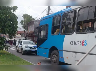 Imagem ilustrativa da imagem Ônibus é atacado na Serra após operação policial