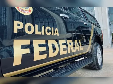 Três cães farejadores sinalizaram a presença das drogas no banco traseiro do carro