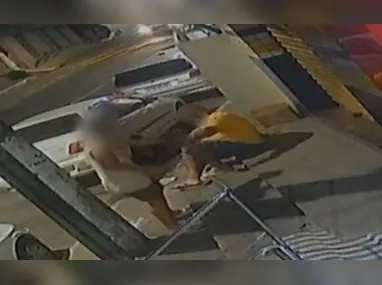 Veículo sendo Guinchado, no último dia 15, após ser recuperado pela PMES na casa do suspeito, em Viana