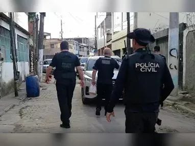 O suspeito é usuário de drogas e deixava as crianças sozinhas em casa