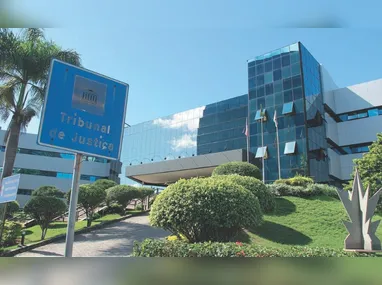 Em alerta para tempestades, ES já registra raios na noite desta terça